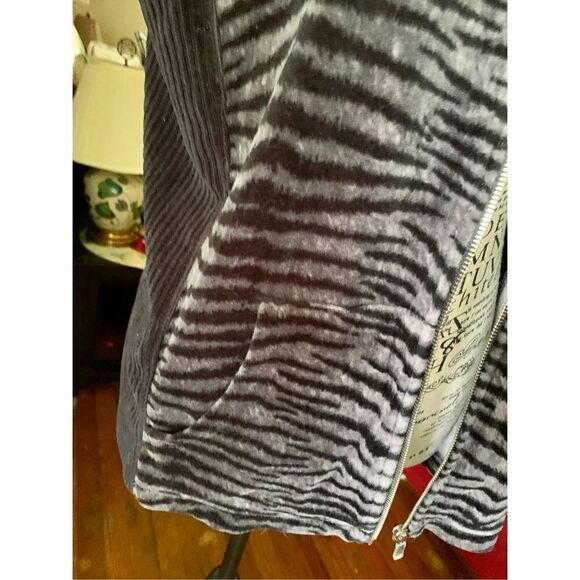 Jones NY Ladies Zip Up Vest - Picture 4 of 9